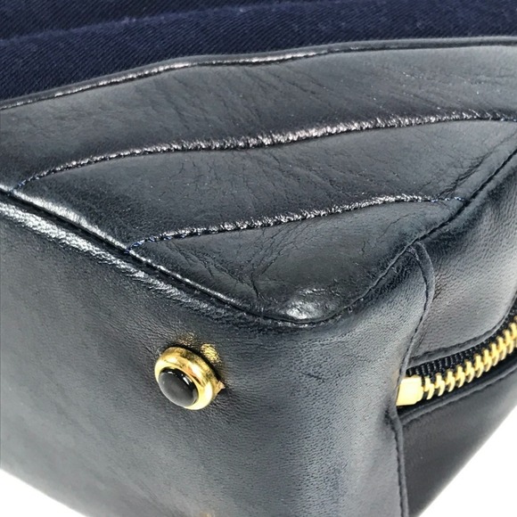 CHANEL Blue Leather Shoulder Bag - Picture 7 of 16